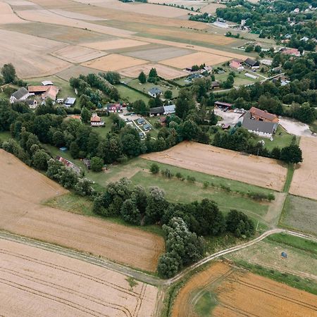 Domek Caloroczny Na Wylacznosc Niebieska Osada Nad Gorskim Potokiem Stary Waliszow 外观 照片