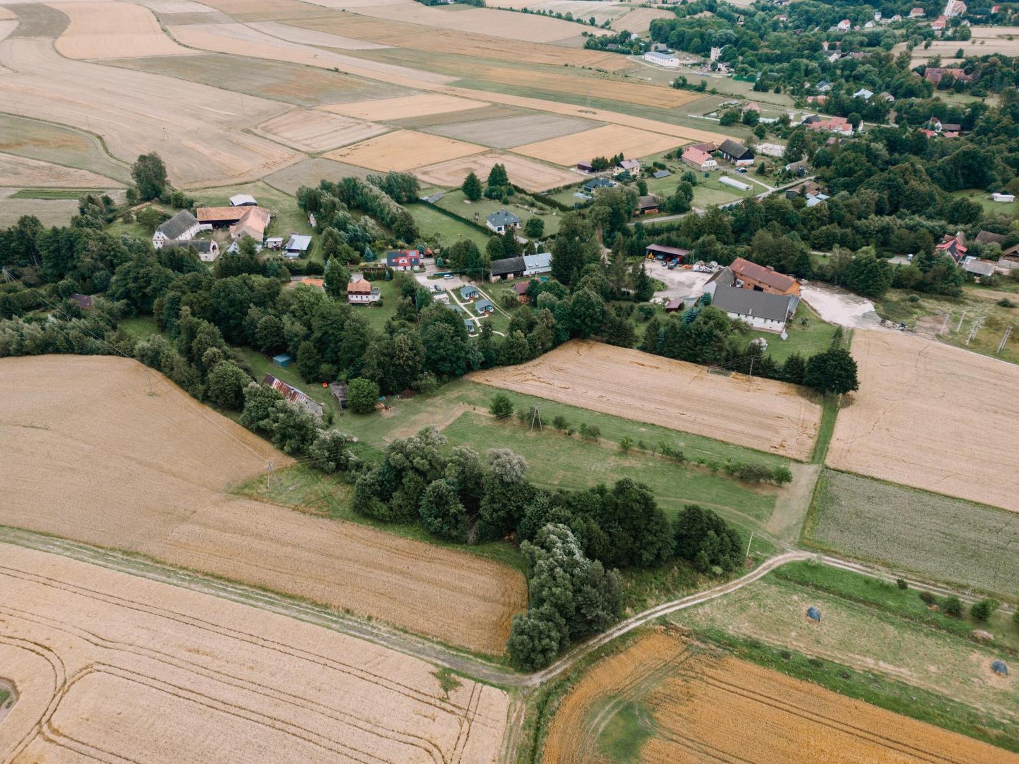 Domek Caloroczny Na Wylacznosc Niebieska Osada Nad Gorskim Potokiem Stary Waliszow 外观 照片