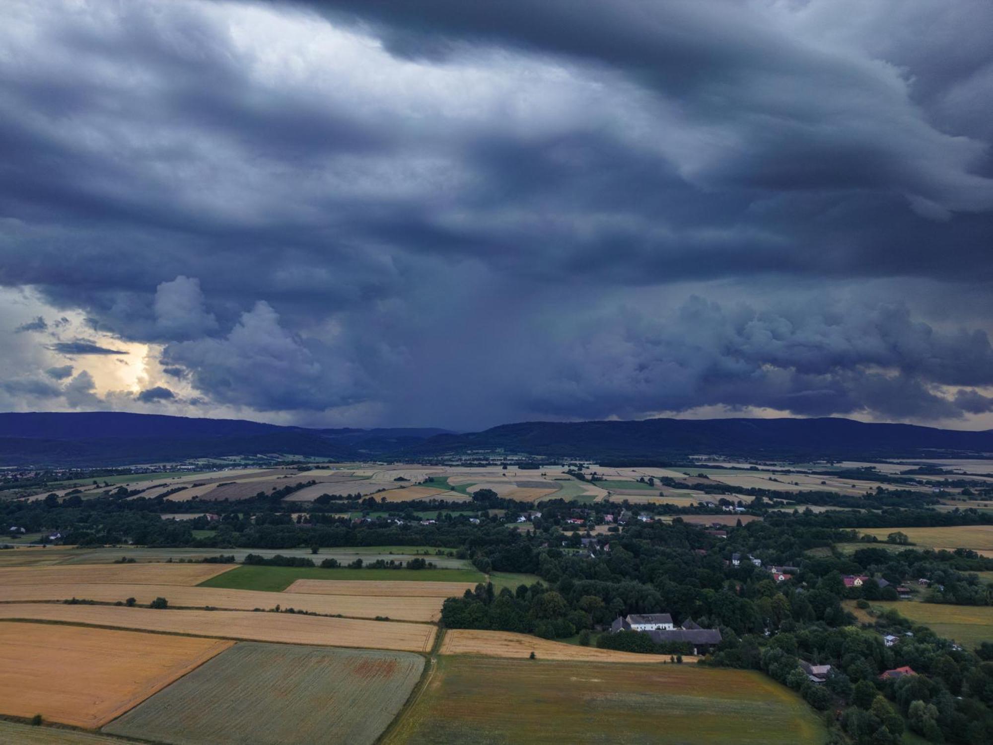 Domek Caloroczny Na Wylacznosc Niebieska Osada Nad Gorskim Potokiem Stary Waliszow 外观 照片