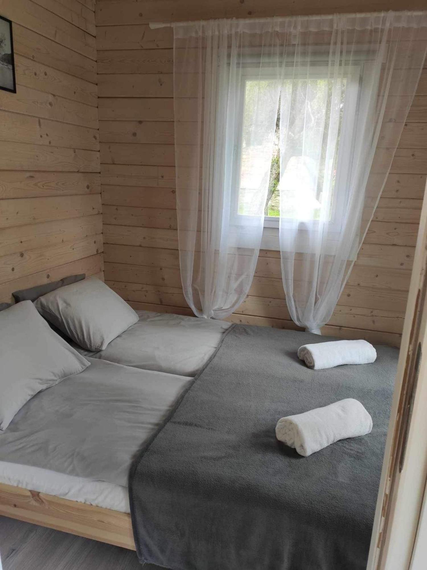 Domek Caloroczny Na Wylacznosc Niebieska Osada Nad Gorskim Potokiem Stary Waliszow 外观 照片