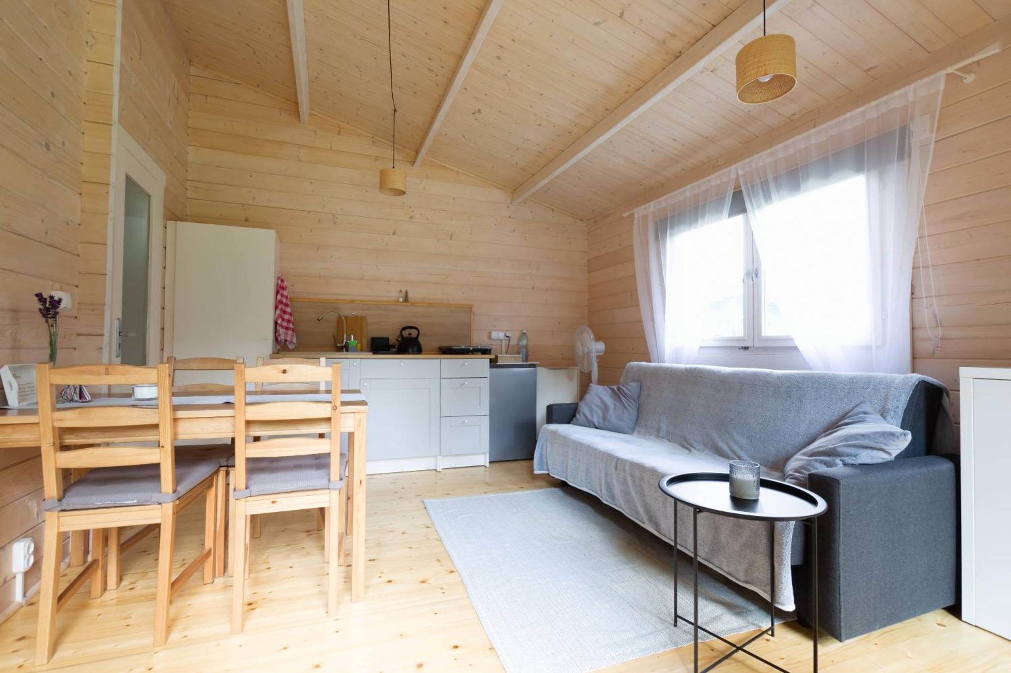 Domek Caloroczny Na Wylacznosc Niebieska Osada Nad Gorskim Potokiem Stary Waliszow 外观 照片