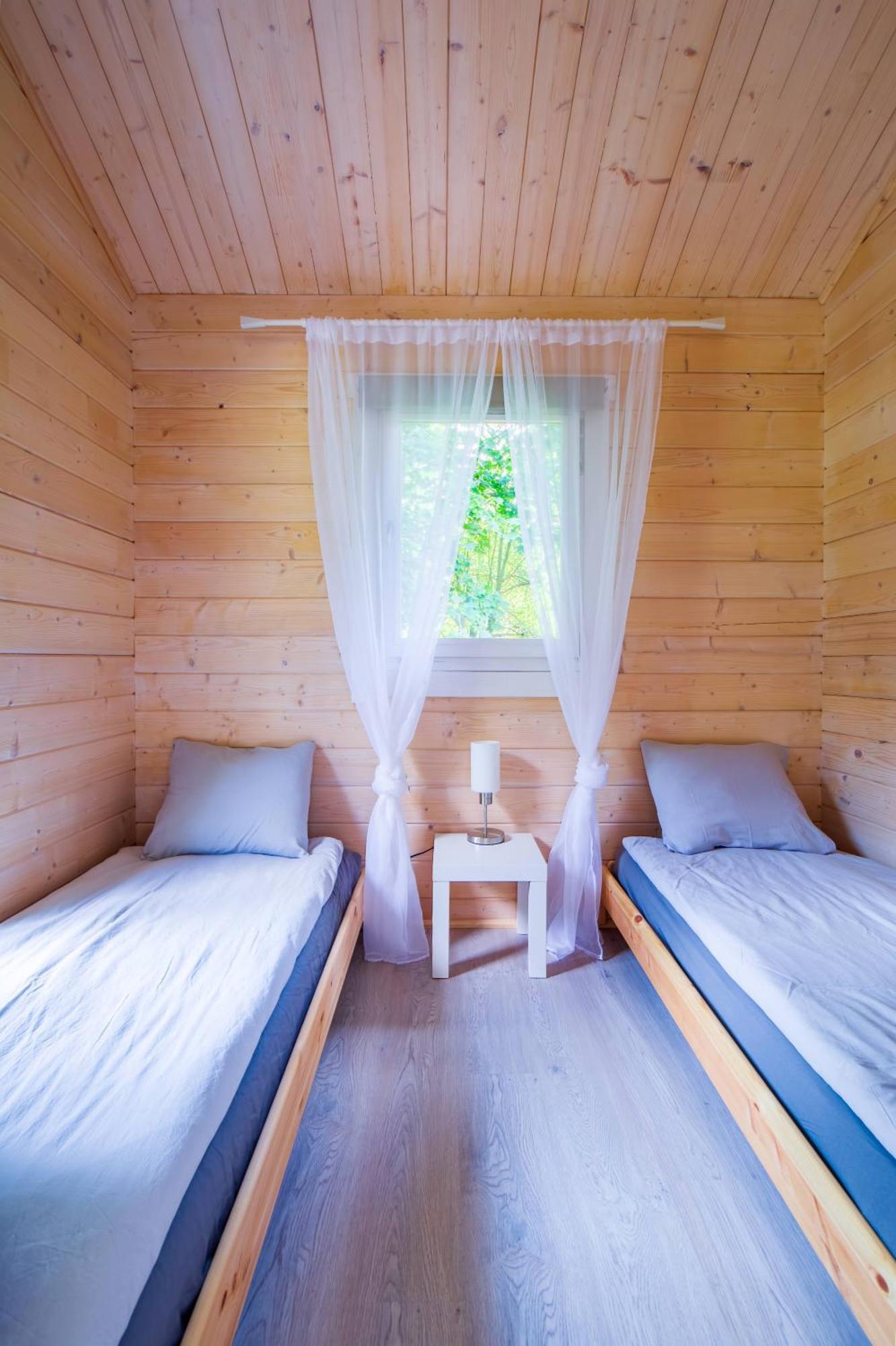Domek Caloroczny Na Wylacznosc Niebieska Osada Nad Gorskim Potokiem Stary Waliszow 外观 照片